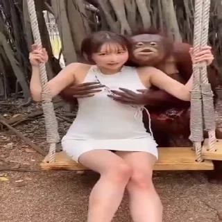 Эмодзи Monkey Power! 🙈 😘
