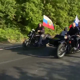 Эмодзи Putin Russia 🏍